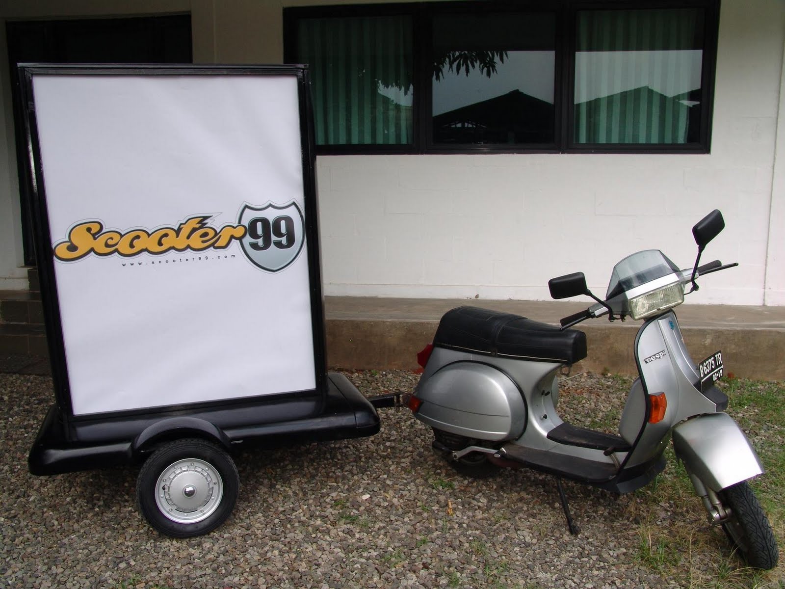 Vespa trailer advertising mobile billboard by Scooter99